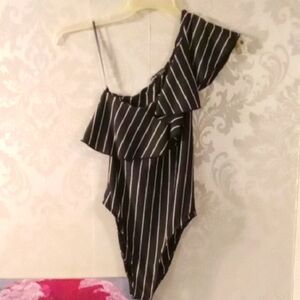 SHEIN Black and White Bodysuit with Asymmetrical Ruffle